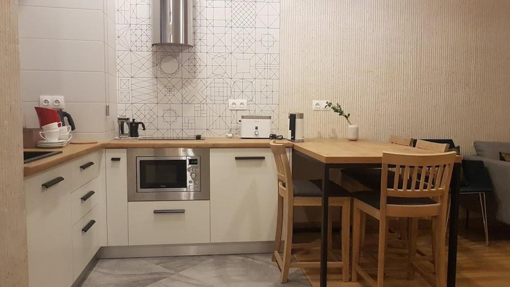 Lviv Wall Street Apt Экстерьер фото